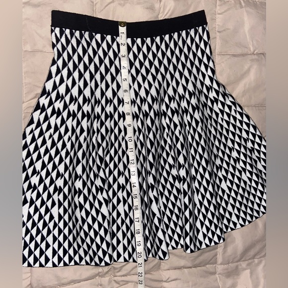 A-line fit & flare Skater Skirt.Retro Black/White Geometric design.Stretch knit. - Picture 5 of 7
